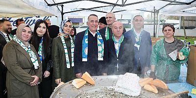 Gelenek bozulmadı!  Sultangazi'de 8. Hamsi Festivali renkli görüntülere sahne oldu.