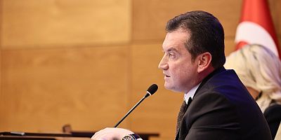 “Gençlerimizin elinden sanal bağımlılık baronları tutmasın diye; biz sporla tutuyoruz”