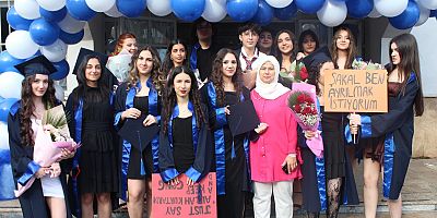 Gözyaşı ve Gurur Bir Arada: Öğrenciler Kep Atarak Mezun Oldular!