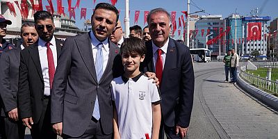 İBB BAŞKANVEKİLİ NURİ ASLAN, 19 MAYIS’TA TAKSİM CUMHURİYET ANITI’NA ÇELENK BIRAKTI
