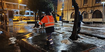 İBB EKİPLERİ GECE BOYU SAHADAYDI