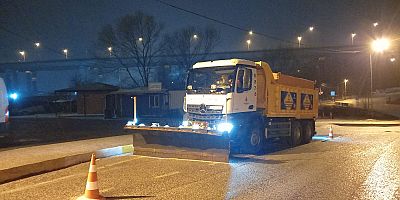 İBB EKİPLERİ KAR NÖBETİNDE