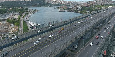 İBB, Haliç Köprüsü metrobüs yolundaki asfalt yenileme çalışmasını bitirdi. 