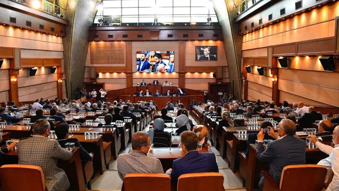 İBB Meclisi'nde 'İmamoğlu'nun Karadeniz gezisinin masrafını kim karşıladı' tartışması