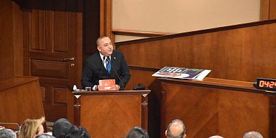 İBB Meclisi’nde Metin Kaya’dan Sert Çıkış: “Messi Gibi Gol Atarım”