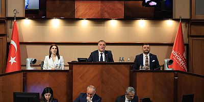 İBB Meclisi'nde tansiyon yükseldi: Nuri Aslan  “Getirin kelepçeyi. Ne diyorsunuz ya? Bir ben kalmıştım İstanbul’da. 