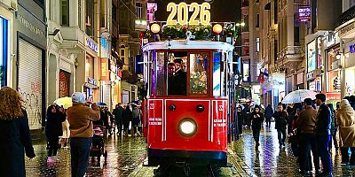 İETT’DEN İSTİKLAL CADDESİ’NDE YENİ YIL SÜRPRİZİ