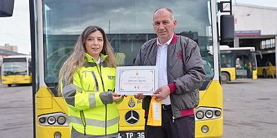 İETT KAPTANINDAN ÖĞRETMENLER GÜNÜ'NE DUYGUSAL JEST