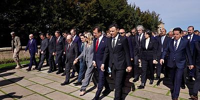 İMAMOĞLU VE CHP’Lİ 26 İLÇE BELEDİYE BAŞKANI ATA’NIN HUZURUNA ÇIKTI