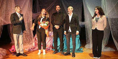 “İşimiz Aşk” Tiyatro Oyunu Kartallı Sanatseverlerle Buluştu