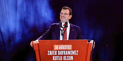 İSTANBUL, 30 AĞUSTOS’U YENİ EMİNÖNÜ MEYDANI’NDA KUTLADI