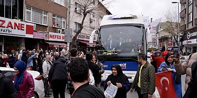 İstanbul Büyükşehir Belediye Başkan Adayı Murat Kurum, Beyoğlu, otobüs ile şehir turu yaptı.