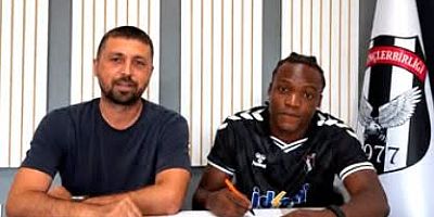 İstanbul Gençlerbirliği'nden Golcü Bombası! Abolaji Junior Ekeolere Giwa Siyah-Beyazlı Formayı Giydi