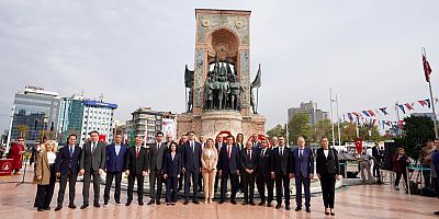 İSTANBUL’UN KURTULUŞU’NUN 101’İNCİ YILI TAKSİM’DE KUTLANDI