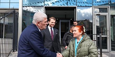 İYİ Parti Genel Başkanı Müsavat Dervişoğlu, Sanatçı Sabahat Akkiraz’ı Genel Merkezde Ağırladı