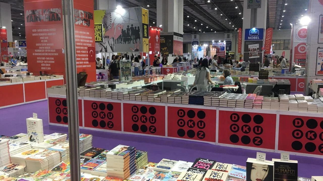 İzmir'deki kitap fuarına tepki yağmaya devam ediyor...