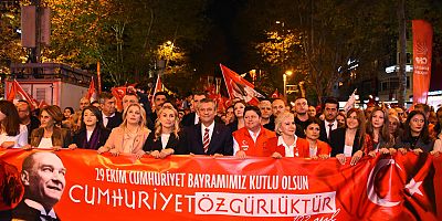 Kadıköy’de Milyonlar Cumhuriyet İçin Yürüdü