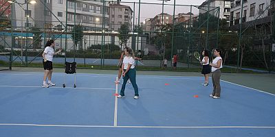 Kartal Belediyesi’nin Tenis Eğitimleri Tüm Hızıyla Devam Ediyor