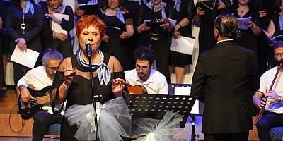 Kartallı Kadınlardan Öğrencilere Burs Konseri