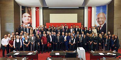 Kemal Kılıçdaroğlu, parti genel merkezinde çalışan personeller ile bir araya gelerek vedalaştı. 