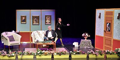 ‘KRAL DAİRESİ’ CENNET SAHNESİ’NDE PRÖMİYER YAPTI