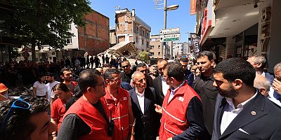 KÜÇÜKÇEKMECE’DE ÇÖKEN BİNA ENKAZINDA İNCELEMELERDE BULUNDU 