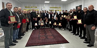 MADEF Başkanı Yılmaz Durmuş’tan Sultangazi İlçe Teşkilatına Teşekkür Plaketi