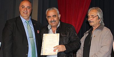 MEDYADA BİR ÖMÜR ONURLA TAÇLANDI: GAZETECİ DURMUŞ ACAR’A “BASIN ONUR BELGESİ”