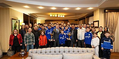 Mimarsinan Spor Kulübü U-14 Futbol Takımı Başkan Balcıoğlu’nu ziyaret etti