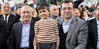 MİNİK DEPREMZEDE KILIÇDAROĞLU’NA SESLENDİ: CUMHURBAŞKANIM, BİR ŞEY SÖYLEYEBİLİR MİYİM?  DERS ÇALIŞMAMIZ İÇİN BİR ŞEYLER GETİREBİLECEK MİSİNİZ? 