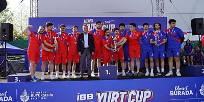 NURİ ASLAN, İBB YURTLARI SPOR ŞENLİĞİ ÖDÜL TÖRENİ’NDE ŞAMPİYONLARA KUPALARINI TAKDİM ETTİ 