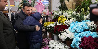 Özgür Çelik, Kağıthane’yi karış karış gezdi: Esnafla sohbet etti, muhtar ve kanaat önderleriyle buluştu 