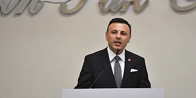 Özgür Çelik’ten AK Parti adayı Kurum’a: “650 konutu 4 yılda yapamayanlar 650 bini konutu nasıl bitirecek merak ediyorum”