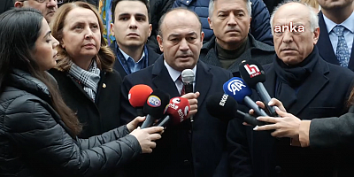 Özgür Karabat Esenyurt Belediyesi'nin önünden seslendi: ''Açın milletin önünü, çekilin buradan, çekilin milletin önünden''