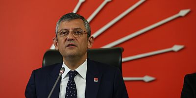 ÖZGÜR ÖZEL'DEN GAZETECİ FURKAN KARABAY'A DESTEK: “BİR HABER ÜZERİNE DERHAL HAREKETE GEÇENLER, YARGIDAKİ RÜŞVET İDDİALARI İÇİN AYLARDIR SUS PUS”