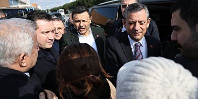 Özgür Özel'den, tutuklu Başkan Akpolat'a ziyaret.