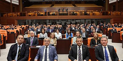 Özgür Özel, İstanbul'a gidiyor, CHP MYK İstanbul'da olağanüstü toplanacak. CHP'nin milletvekili kampı İstanbul'da yapılacak