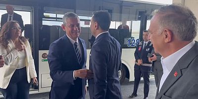 Özgür Özel, İstanbul'da... Özgür Çelik, Özel'i havalimanında karşıladı
