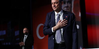  Özgür Özel, oy kullanan bin 276 delegeden bin 171'inin oyuyla tekrar Genel Başkanlığa seçildi