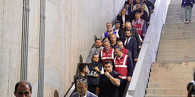 Özgür Özel: Sesini kesenlere, sesinin yayınlanmasına engel olanlara inat, Ekrem İmamoğlu metrolarda, icraatlarıyla sesini duyurmaya devam ediyor