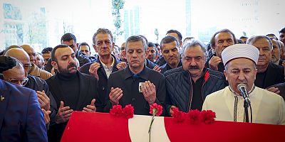 Özgür Özel, Volkan Konak’ın cenazesine katıldı...”Bu ülkenin bütün haklı mücadelelerine yüreğini basan birini kaybettik”