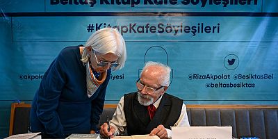 PROF DR. EMRE KONGAR BELTAŞ KİTAP KAFE’DE OKURLARIYLA BULUŞTU