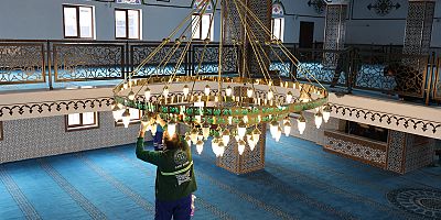 Ramazan Ayı Öncesi Arnavutköy’de Camiler Gül Suyu ile Temizleniyor