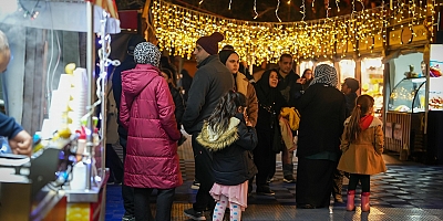 RAMAZAN'IN EN RENKLİ DURAĞI: BEYOĞLU RAMAZAN SOKAĞI  