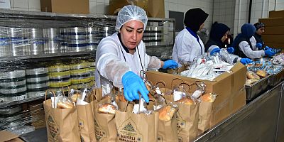 RAMAZAN’IN İLK İFTARINDA PAYLAŞMANIN GÜZELLİĞİ YAŞANDI