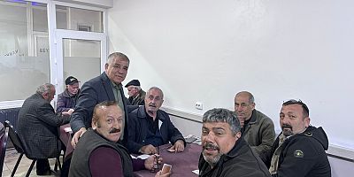 Ramis Topal Gümüşhacıköy’de Kahvehane Ziyaretlerini Sürdürüyor