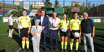 Rasim Şişman, Şampiyonluk Kupasını İstanbul Çamoluk 28 Spor Kulübü’ne Takdim Etti
