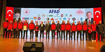 SAK-E Ekibine Arma Teslim Töreni