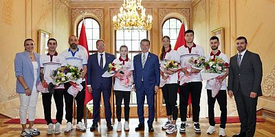 ŞAMPİYONLARI AĞIRLADI