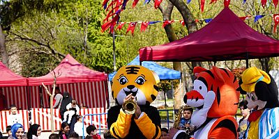 SARAÇHANE’DE ÖZGÜRLÜK VE DEMOKRASİ ŞENLİĞİ COŞKUSU SÜRÜYOR